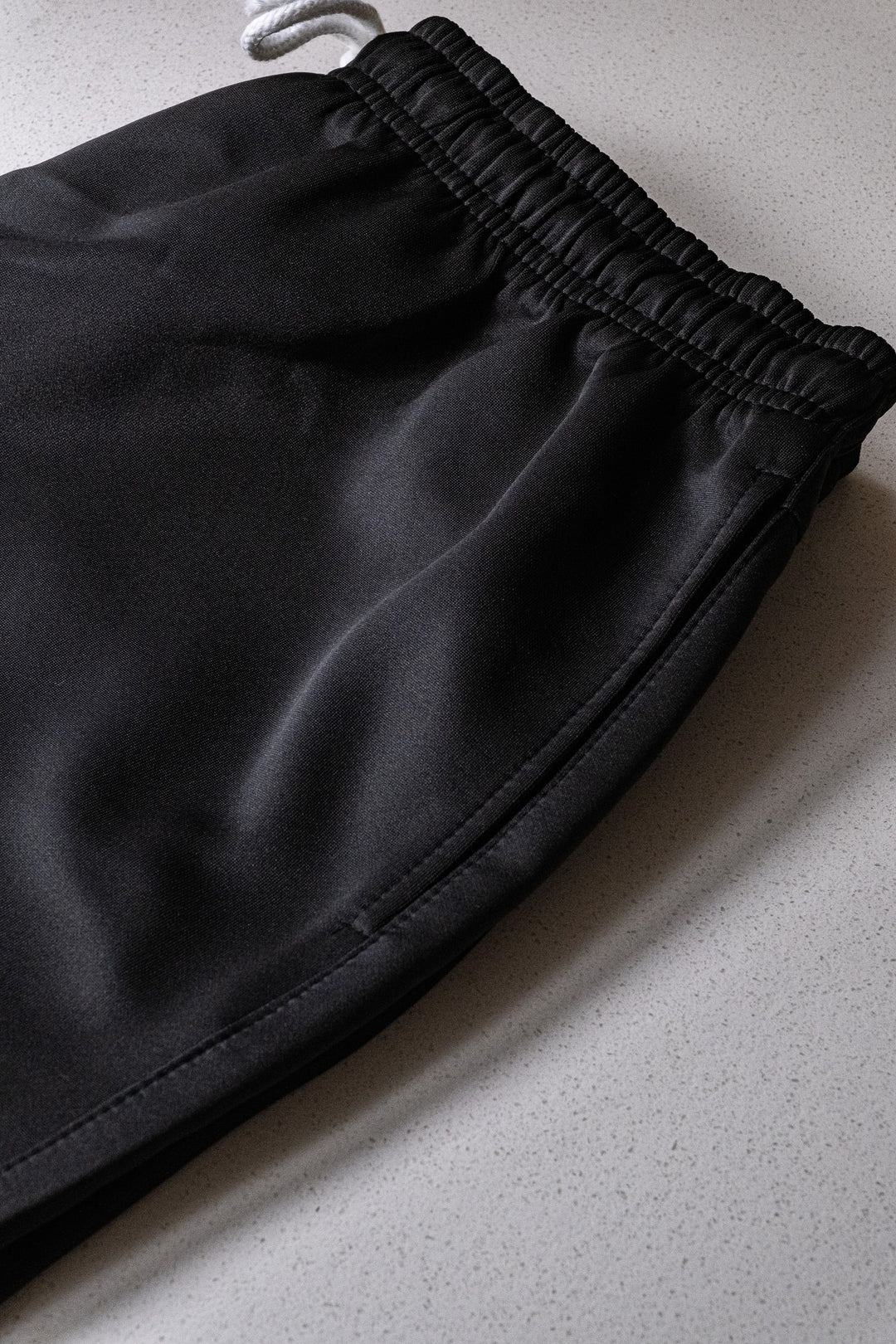 BLACK OLD SCHOOL GYM SHORTS