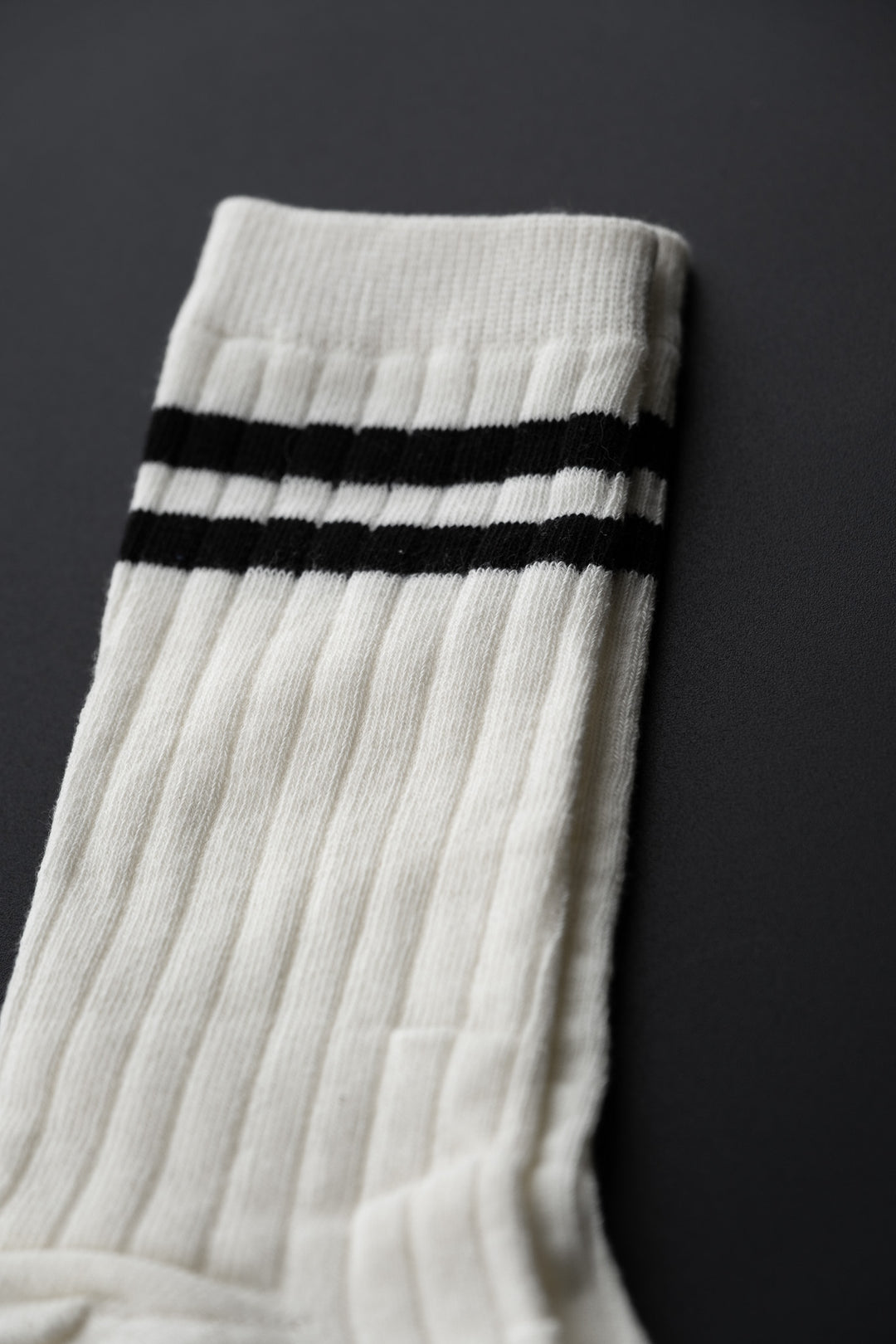 BLACK STRIPED OLYMPUS SOCKS